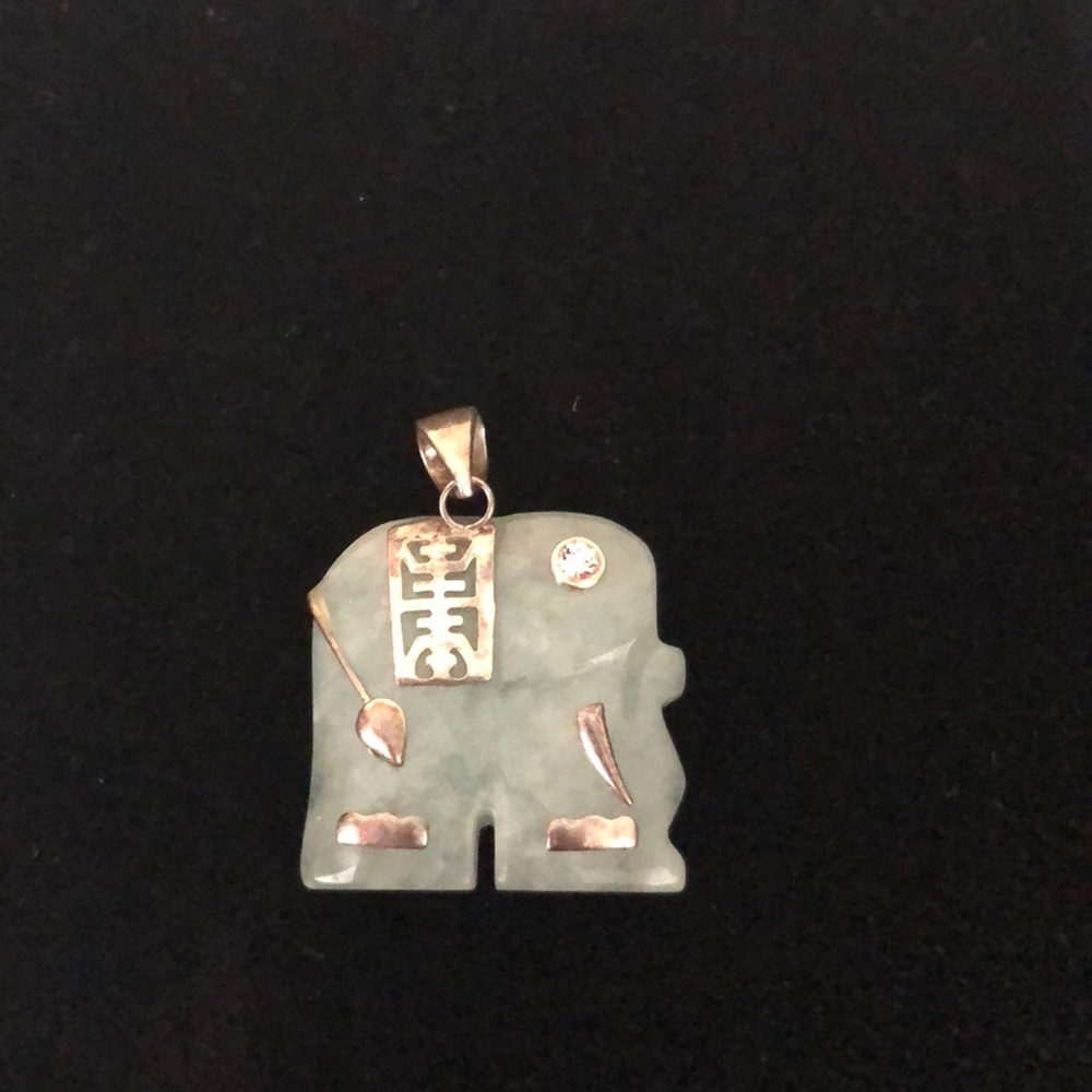 Jade elephant pendant